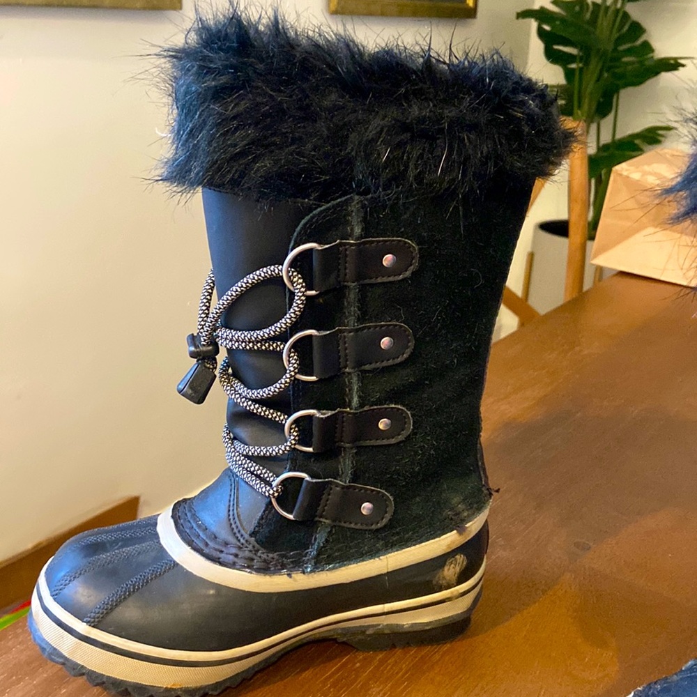 Sorel sized 1 snow boots - Picture 1 of 4
